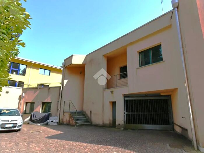 Casa bilocale in affitto in Via Carso, Como