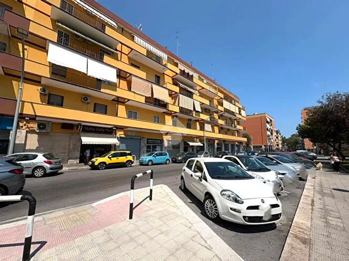 Appartamento trilocale in vendita in Via Giovanni Modugno, Bari