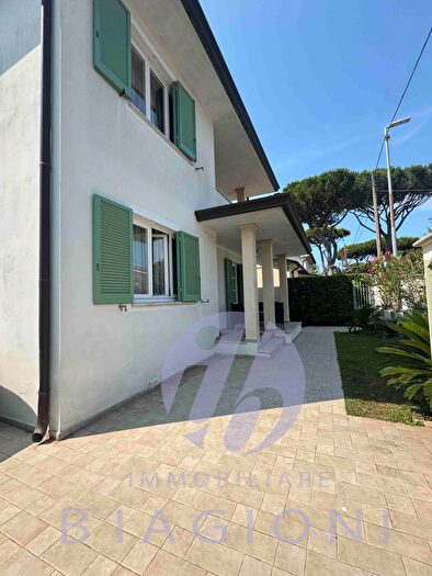 Casa con 7 locali in vendita in Cortona, Pietrasanta