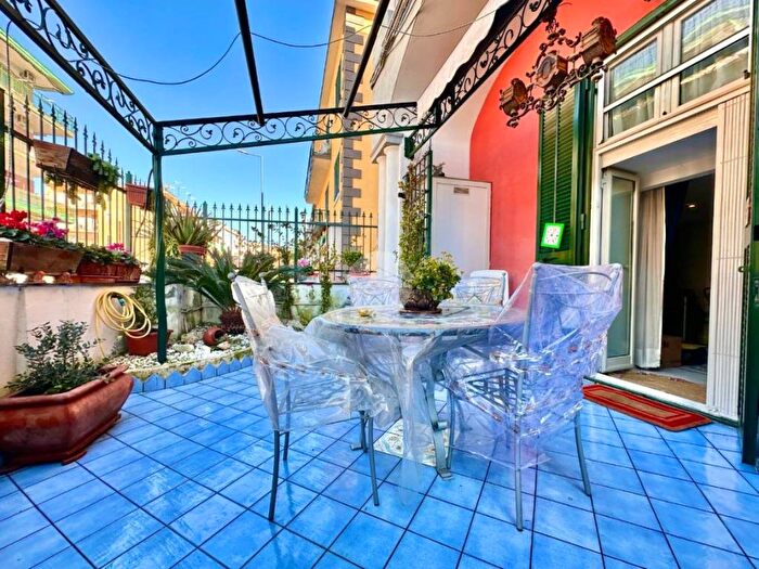 Appartamento bilocale in affitto in Via Solfatara, Pozzuoli Alta, Pozzuoli