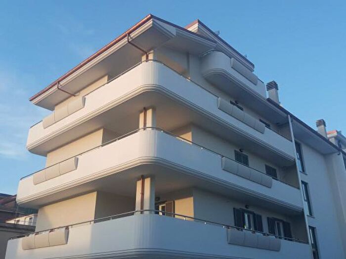 Appartamento con 5 locali in vendita in Via Umberto Maddalena, Ciampino