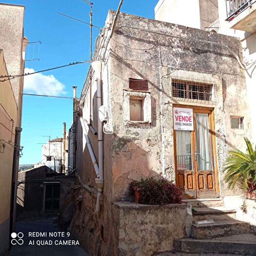 Casa con 5 locali in vendita in Modica