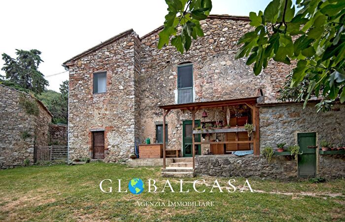 Casa con 9 locali in vendita in Case Sparse, Scansano