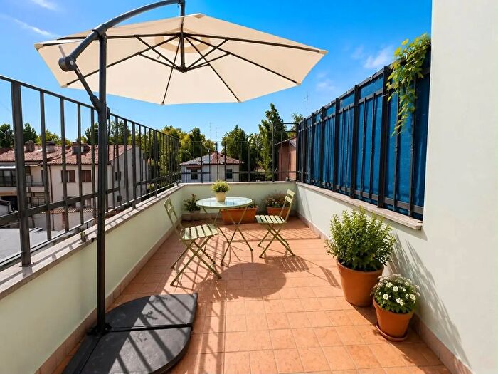 Appartamento quadrilocale in vendita in Corso I Maggio, Ferrara