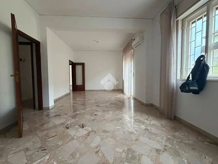 Appartamento con 5 locali in vendita in Via Niccolò Candela, Palermo