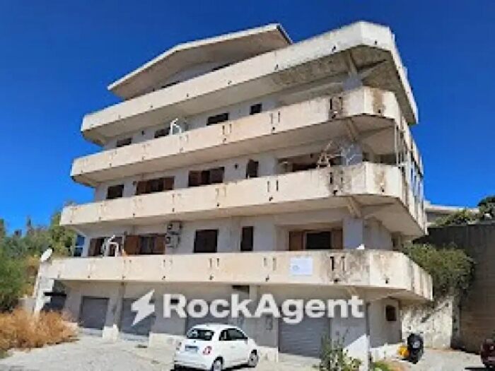 Appartamento con 5 locali in vendita in Via Torre, Caulonia
