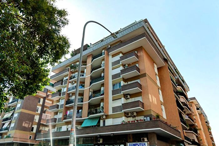 Appartamento trilocale in vendita in Via Riccardo Zampieri Roma, Roma