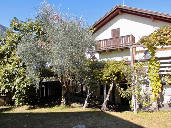 Casa con 6 locali in affitto in Via Lambrecht, San Michele, Appiano sulla Strada del Vino