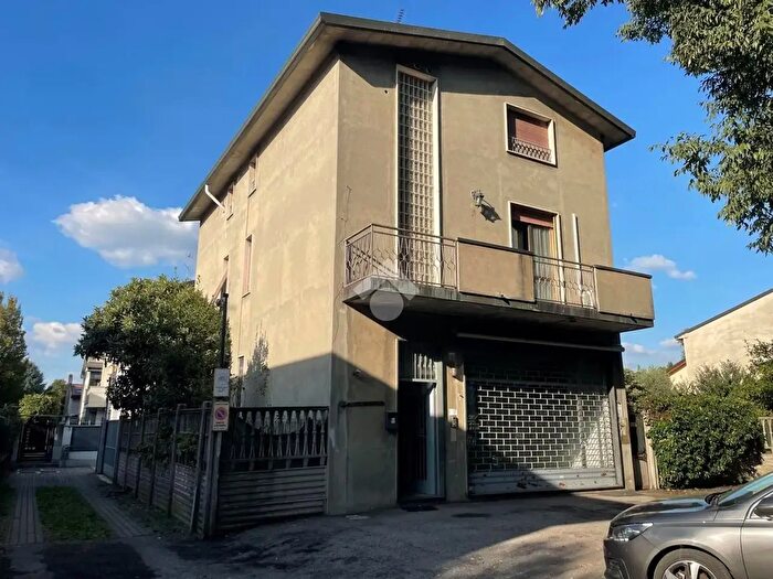 Casa quadrilocale in vendita in Via Alfonso Casati, Muggiò