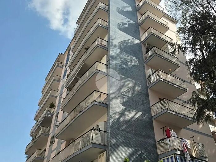 Appartamento quadrilocale in vendita in Viale delle Mimose, Napoli