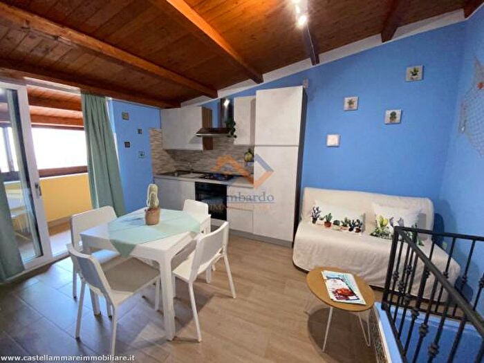 Casa quadrilocale in vendita in Via Don Giovanni Minzoni, Castellammare Del Golfo