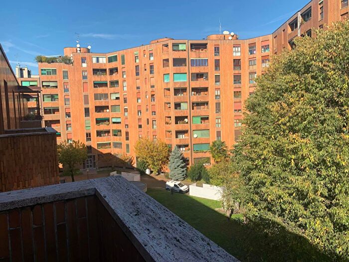 Appartamento trilocale in affitto in Via Plezzo, Milano