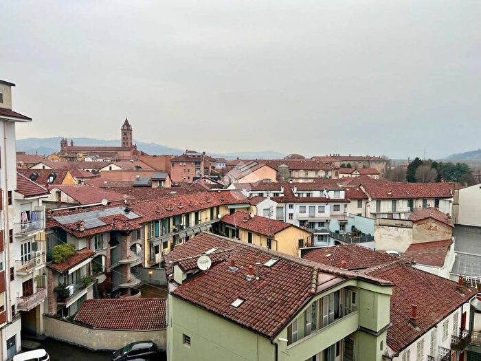 Appartamento trilocale in affitto in CORSO MICHELE COPPINO, Centro, Alba