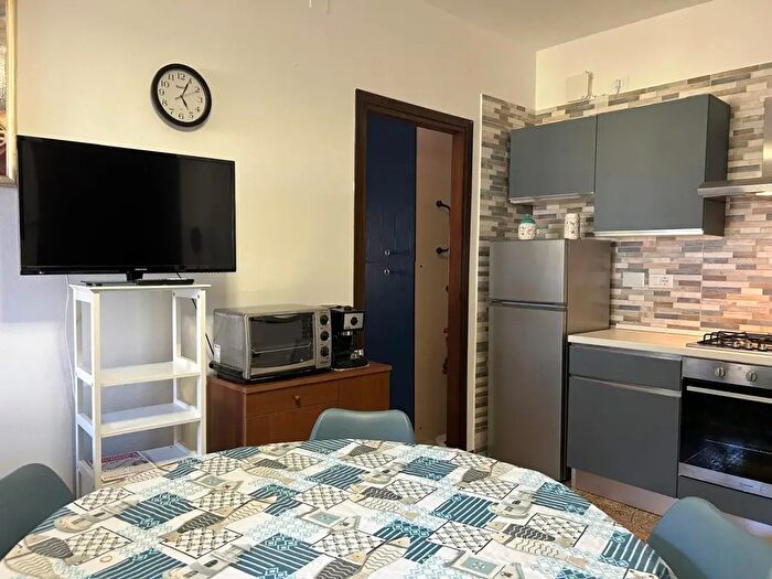 Appartamento trilocale in affitto in Via Lago di Burano, Follonica