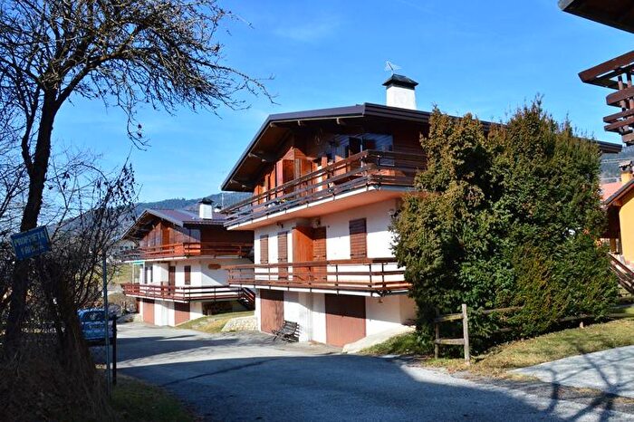 Appartamento trilocale in affitto in Via Spillek, Centro, Roana