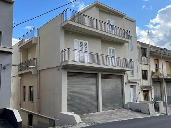 Appartamento con 8 locali in vendita in Modica