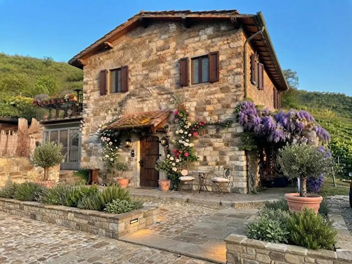 Casa con 10 locali in vendita in Pontassieve
