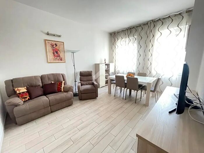Appartamento trilocale in vendita in Via Giacomo Leopardi, Saronno