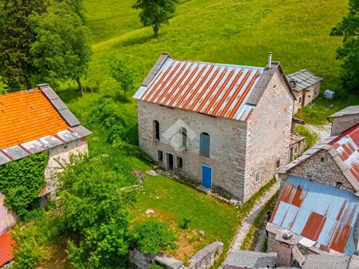 Casa quadrilocale in vendita in Contrada Campe, Velo Veronese