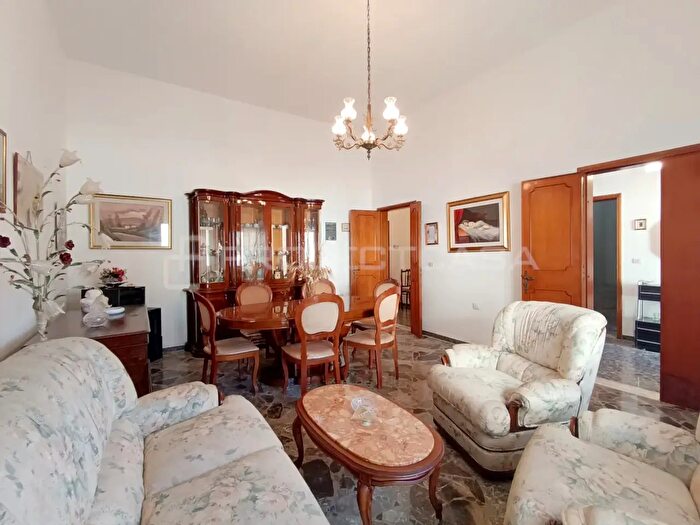 Casa con 5 locali in vendita in Via Galatina, Soleto