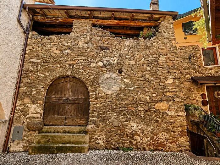 Casa bilocale in vendita in V Corna, Cedegolo