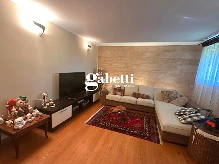 Casa con 5 locali in vendita in Arre