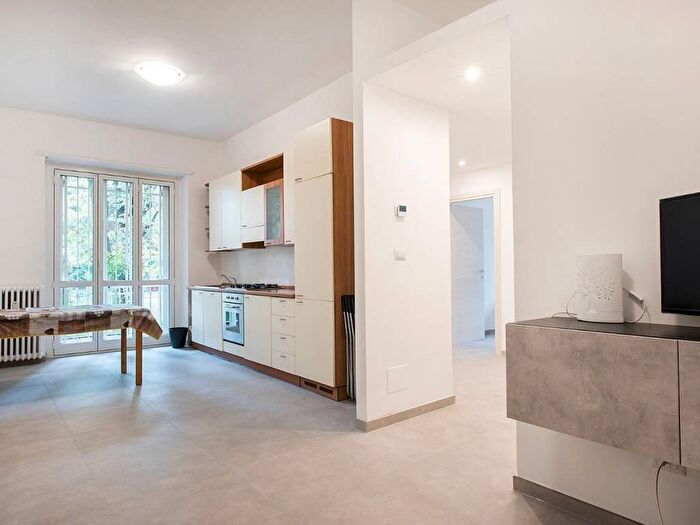 Appartamento quadrilocale in affitto in Via Bordighera, Famagosta, Milano