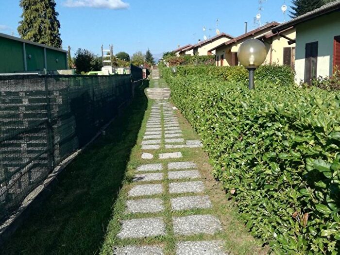 Appartamento bilocale in affitto in Via Vadèe, Marchirolo