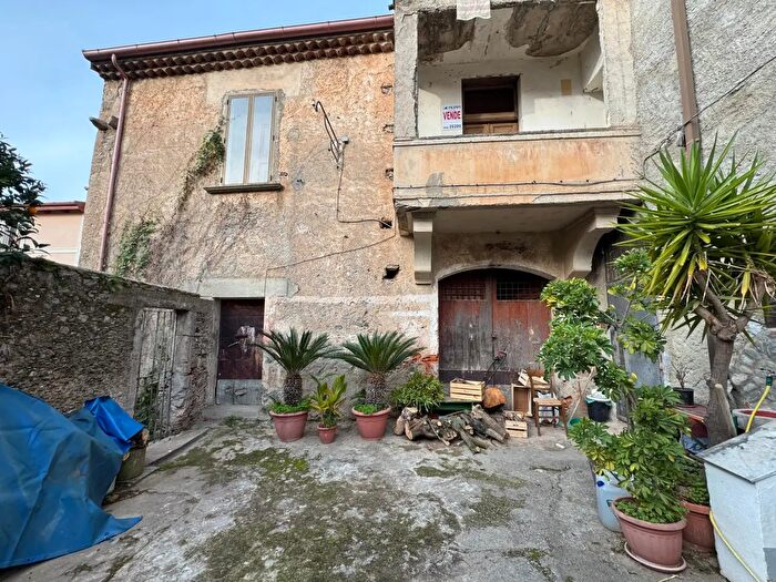 Appartamento con 6 locali in vendita in Via Scalfaro Snc, Lamezia Terme