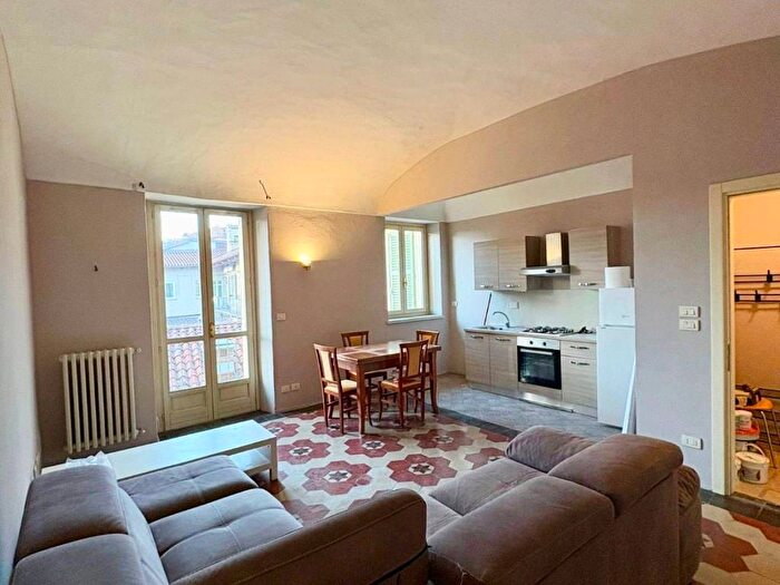 Appartamento bilocale in affitto in Piazza Camillo Benso di Cavour, Centro, Saluzzo