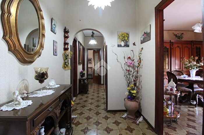 Appartamento trilocale in vendita in Piazza Benvenuto Cellini, Palermo