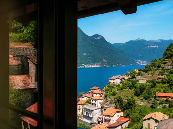 Appartamento trilocale in affitto in Via ai Monti, Pognana Lario