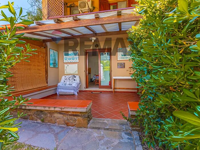 Appartamento con 5 locali in vendita in Via dei Ginepri, Stintino