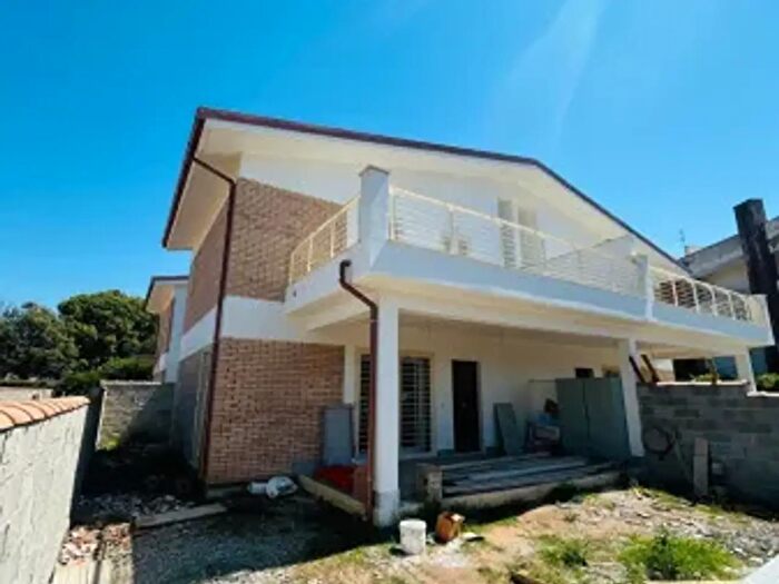 Casa quadrilocale in vendita in Anzio