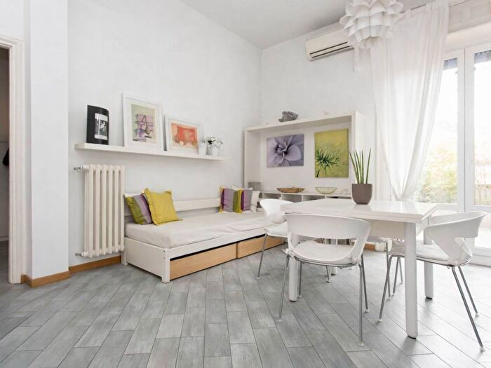 Appartamento trilocale in affitto in Via Numa Pompilio, San Vittore, Milano