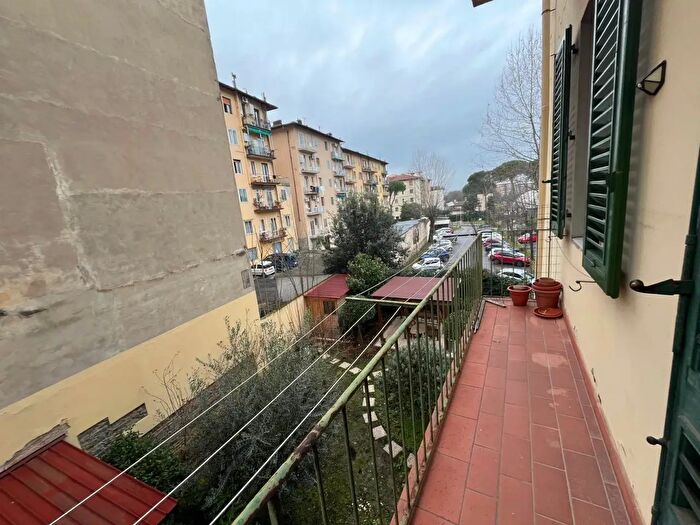 Appartamento con 5 locali in vendita in Via Bardelli, Firenze