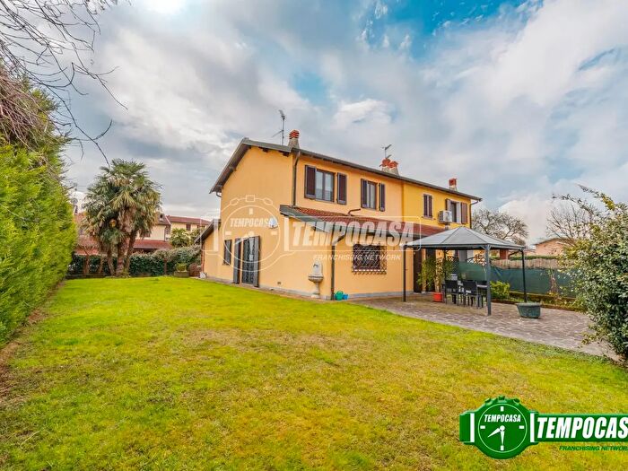 Casa quadrilocale in vendita in Via G Ambrosoli, Vernate