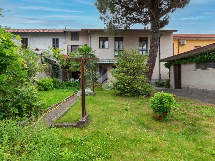 Casa con 6 locali in vendita in Via Fratelli Cairoli, Gorla Minore