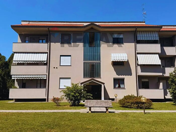 Appartamento trilocale in vendita in Via Leonardo da Vinci, Samarate