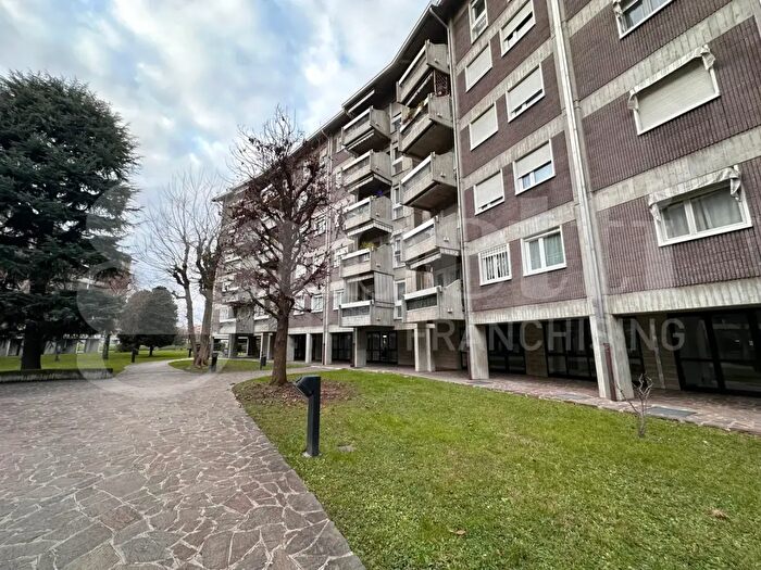 Appartamento quadrilocale in vendita in Via Bollate, Novate Milanese