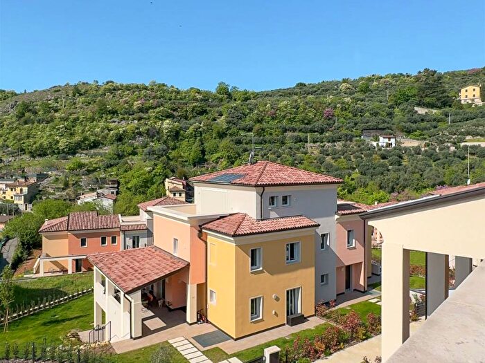 Casa con 6 locali in affitto in Via Are Zovo, Quinzano, Verona