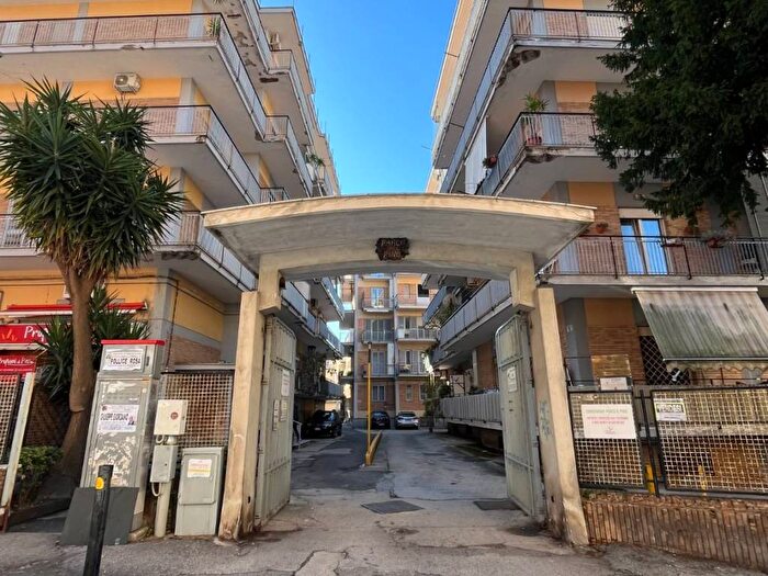 Appartamento trilocale in affitto in Via Vecchia San Gennaro, Pozzuoli Alta, Pozzuoli