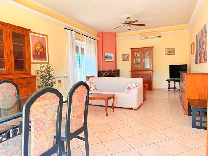 Casa quadrilocale in vendita in Roma