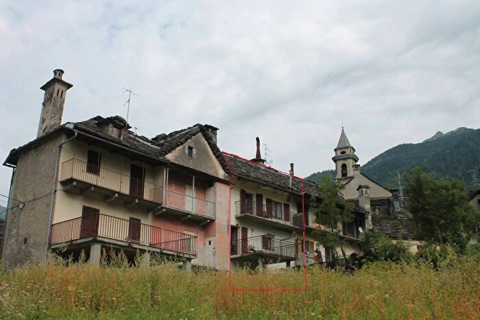 Casa trilocale in vendita in Via Campo Sportivo Varzo, Varzo