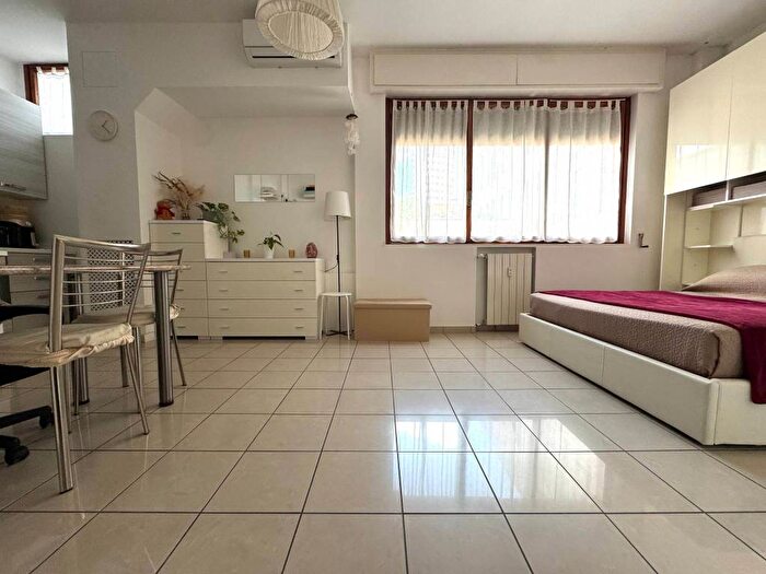 Appartamento monolocale in affitto in Piazzale Lodi, Porta Romana Medaglie dOro, Milano