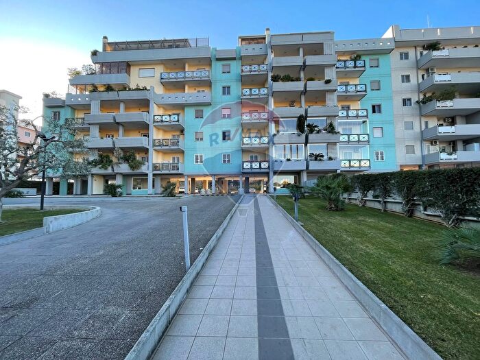 Appartamento quadrilocale in vendita in Via Fratelli De Filippo, Bari