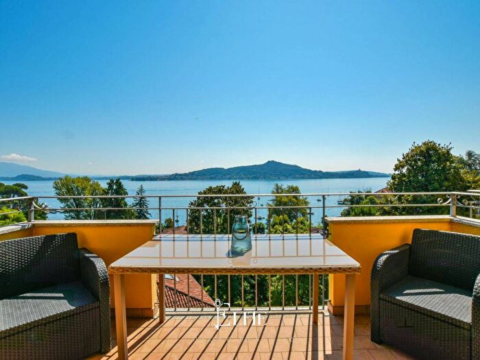 Appartamento quadrilocale in affitto in Strada Comunale Crosa, Centro, Meina