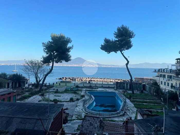 Appartamento trilocale in vendita in Via Ferdinando Russo, Napoli