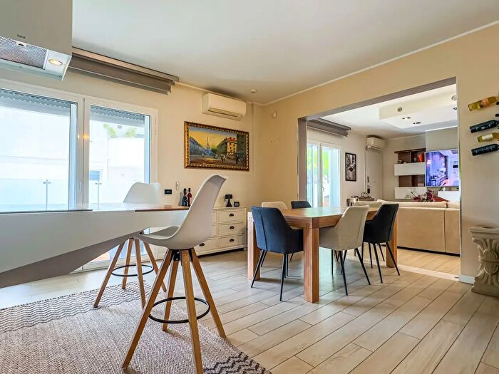 Appartamento quadrilocale in vendita in Via Grecale, Cagliari