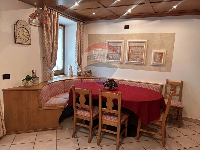 Appartamento con 6 locali in vendita in Mezzana